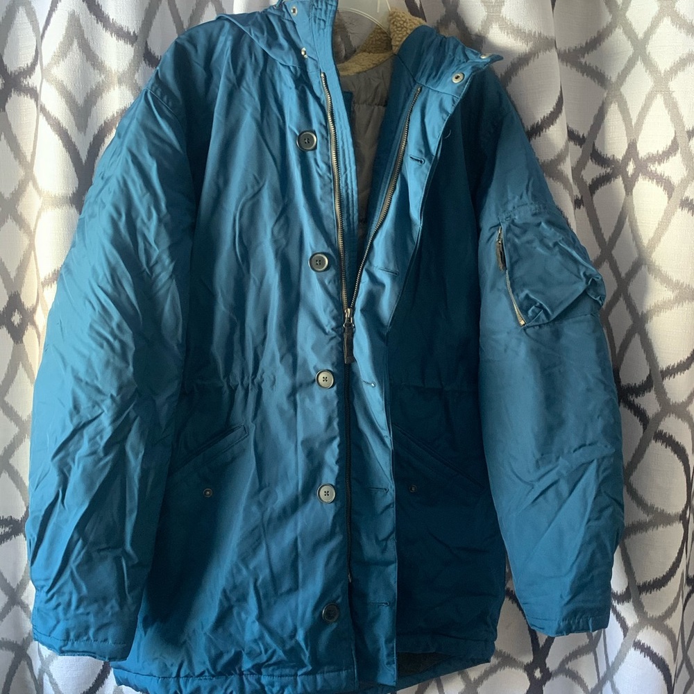 Old Navy parks Victoria blue